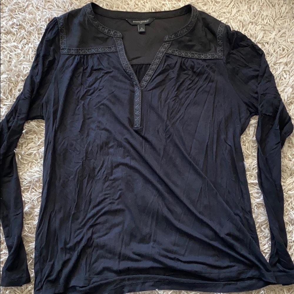 Long sleeve banana republic top with embroidery